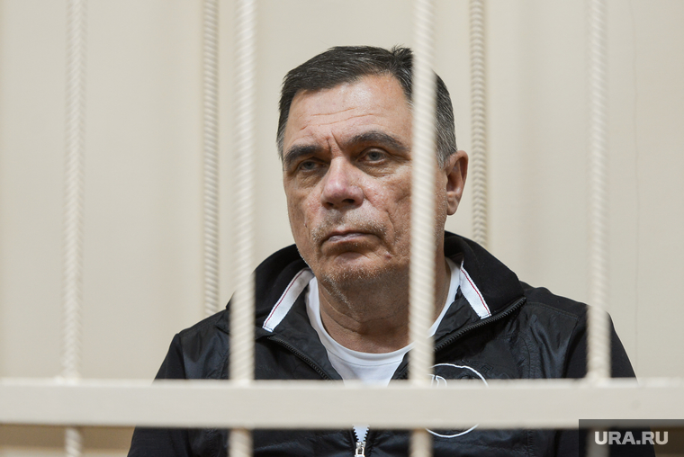 Пока Олег Иванов под домашним арестом, в его спа-слоне веселятся
