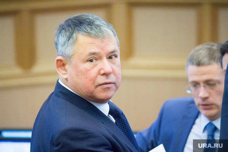 У главы Мегиона Олега Дейнеки продолжается противостояние с депутатом Виктором Макаровым