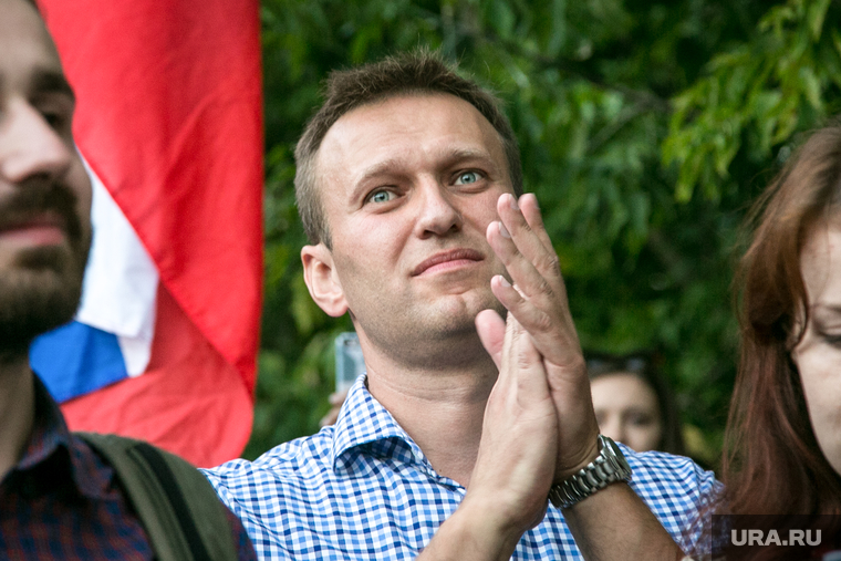 Осужденный оппозиционер Алексей Навальный «держит образ», отметил Евгений Минченко
