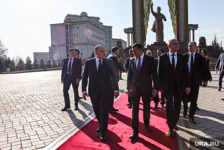 Визит Михаила Мишустина в Душанбе начался с посещения памятника эмиру Исмоили Соломони