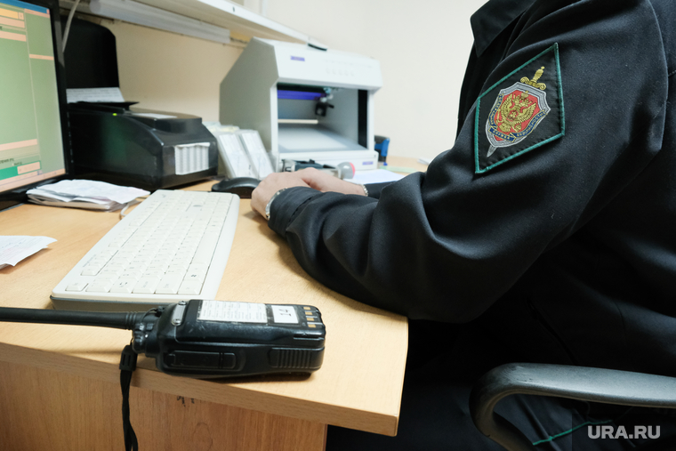 Выезжающих за границу стали проверять более тщательно