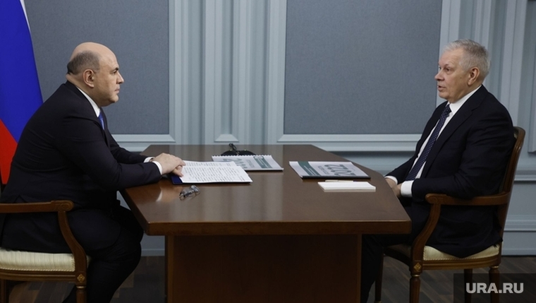 Премьер-министр РФ Михаил Мишустин (слева) поручил главе Россельхознадзора Сергею Данкверту упростить контроль с помощью цифровизации процессов
