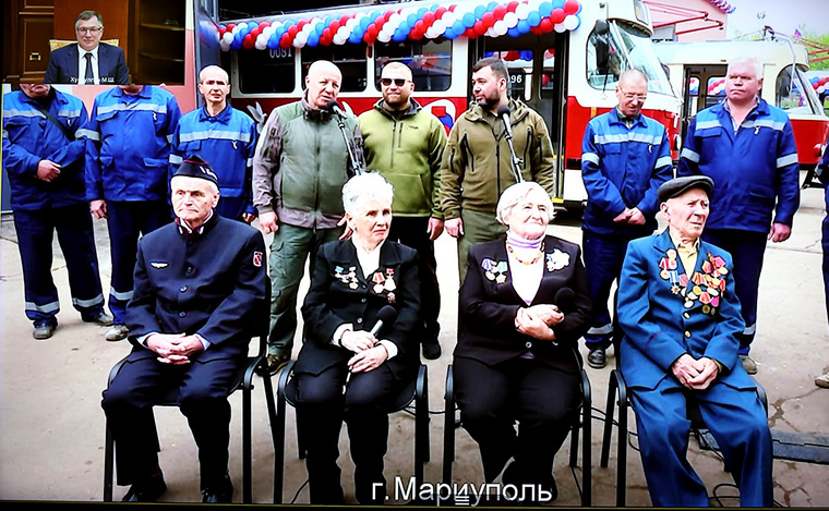 Из трамвайного депо Мариуполя на связь с президентом вышли ветераны Великой Отечественной войны