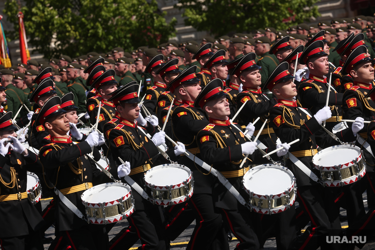 Военный парад на Красной площади по традиции открыла рота юных барабанщиков