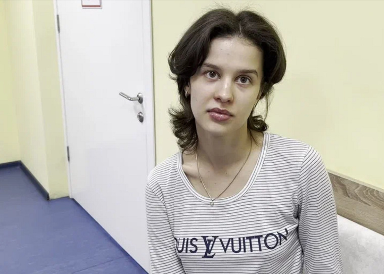 На встрече с журналистом агентства Ирина с грустью рассказала, что больше всего скучает по своим волосам