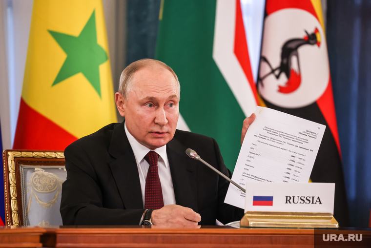 Президент РФ Владимир Путин представил документы, подписанные Киевом и доказывающие, что стороны конфликта были близки к заключению мира