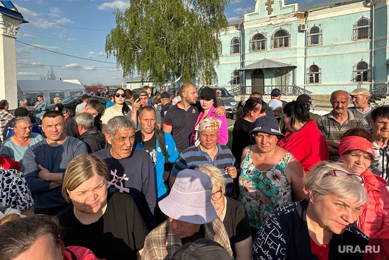 Чиновники встречались с погорельцами и рассказывали, кому и как можно получить помощь