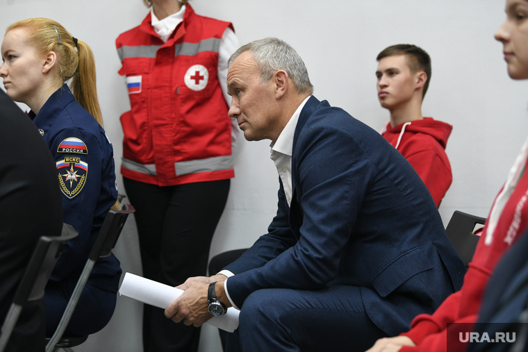 Кому набрал Олег Чемезов, источники молчат