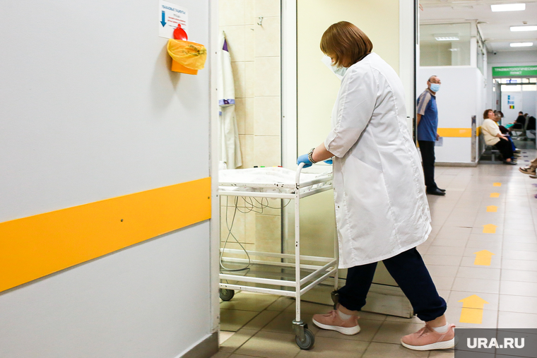 Врачам обещали поднять зарплату на 40%