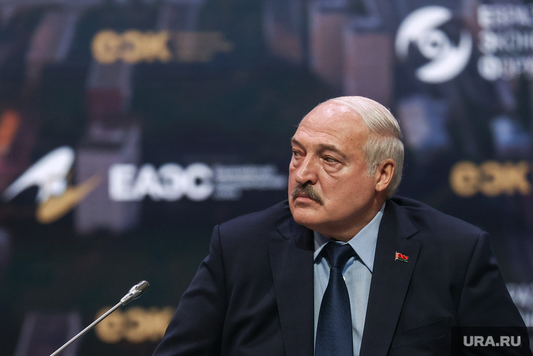 Президент Белоруссии Александр Лукашенко прилетел на пару дней в Санкт-Петербург