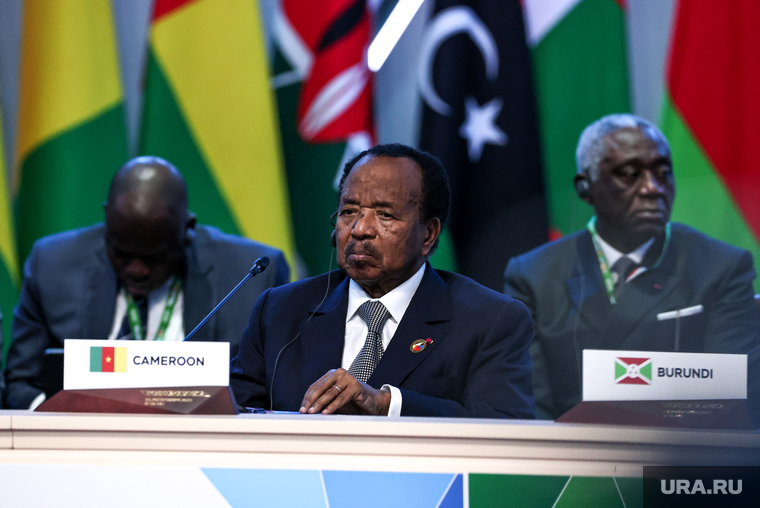 90-летний президент Камеруна Поль Бийя без преувеличения стал самым опытным политиком на саммите — свою страну он возглавляет 40 лет