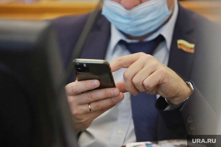 Чиновники не хотят лишиться дорогих гаджетов