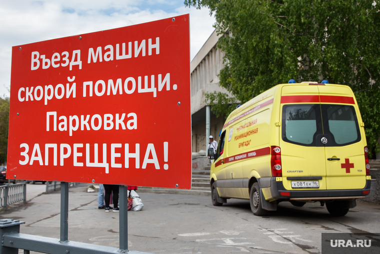 Авто пытались перетащить на территорию больницы