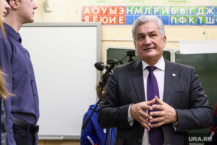 Юрий Биктуганов выступил против закрытия нерентабельных школ