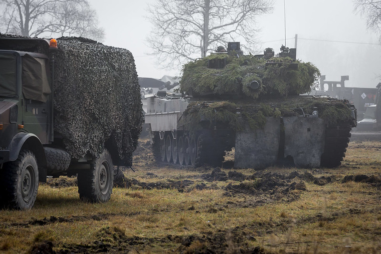 Военная машина НАТО под натиском российской армии дала сбой, говорят эксперты