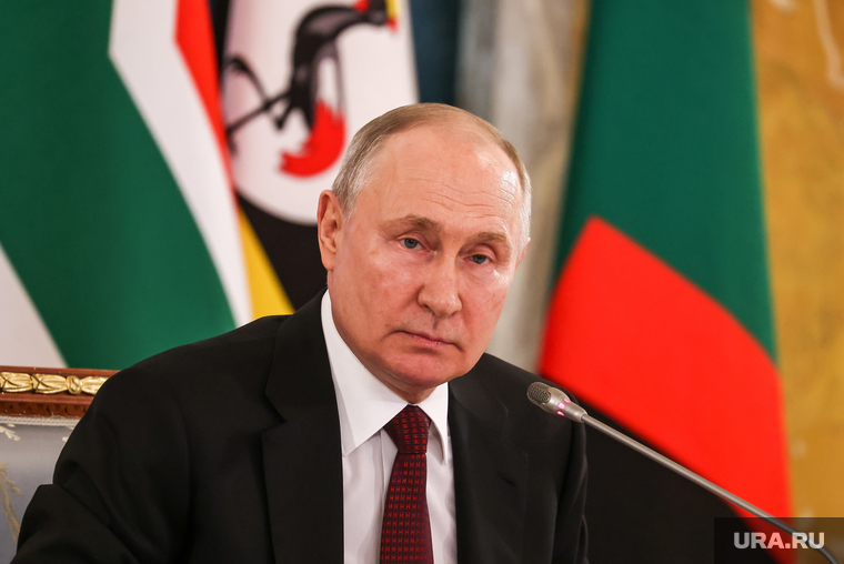 Президент РФ Владимир Путин обратился к участникам заседании в формате «БРИКС плюс/аутрич» по видеосвязи