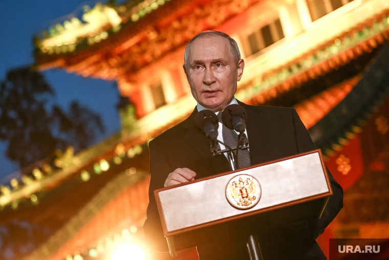 Во время визита в Китай президент РФ Владимир Путин обсудил стратегическое развитие отношений со своим коллегой Си Цзиньпином