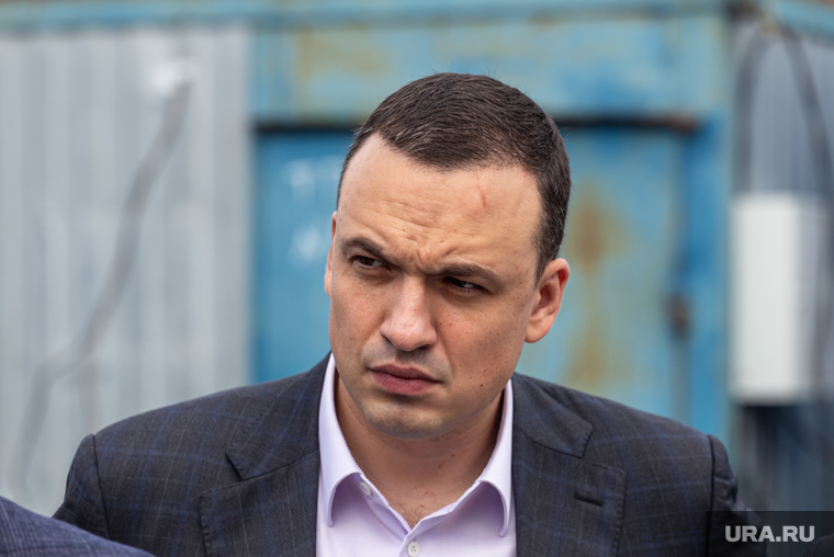 Дмитрий Ионин презентует стенд региона на выставке в Москве