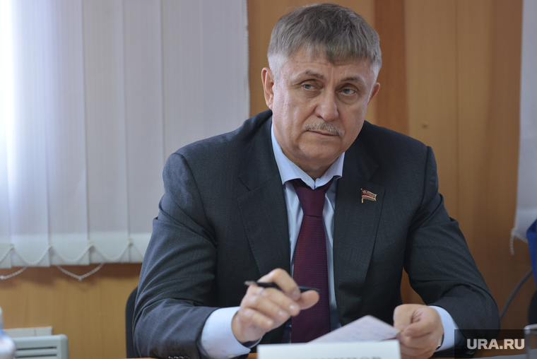 Помощники Валерия Филиппова говорят, что он уехал на СВО