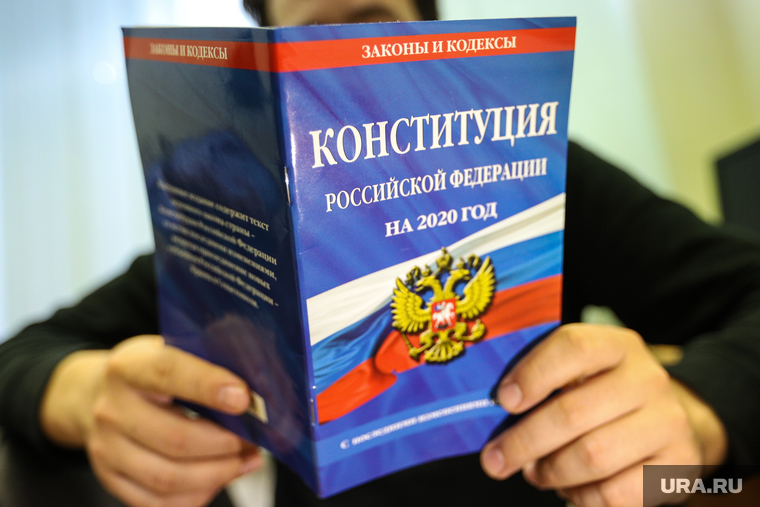 Владимир Путин подчеркнул, что в Конституции РФ закреплен статус русского языка как язык государствообразующего народа