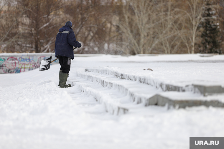 Вице-мэр Игорь Варушкин не может заставить подрядчика убрать снег