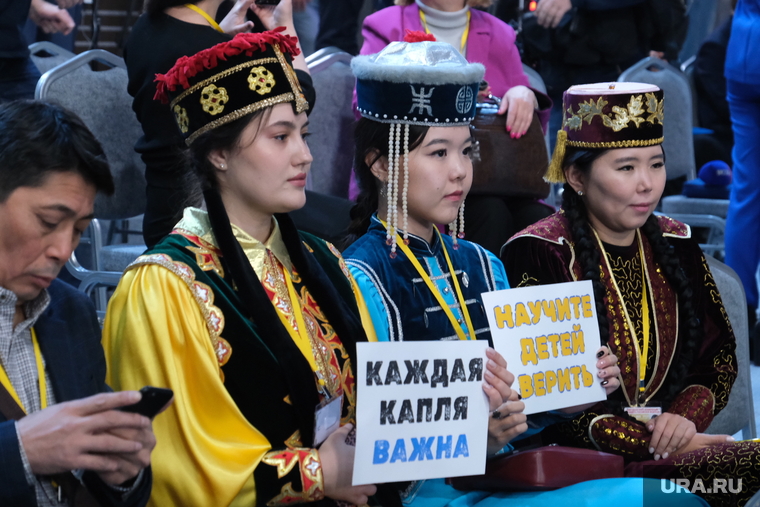 Национальные наряды на этот раз результата журналистам не принесли