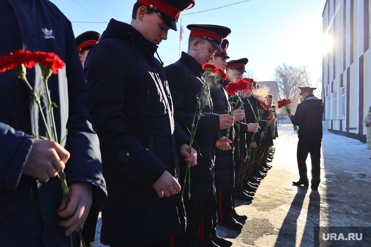 В регионе чтят память погибших на СВО и устанавливают памятники, посвященные им