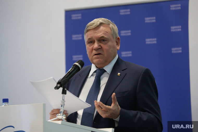 Николай Демкин и его сыновья зарабатывают на строительстве