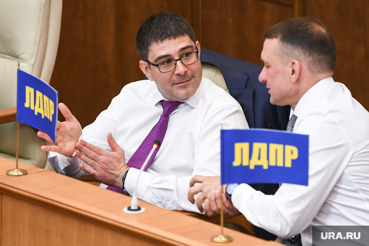 В 2021-м Леонид Хаютин (слева) декларировал три квартиры, участок земли, жилой дом, два машиноместа, мотоцикл и электромобиль