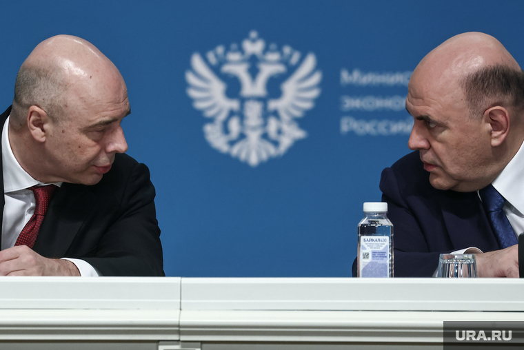 Опытнейшие финансисты Антон Силуанов (глава Минфина слева) и Михаил Мишустин (председатель правительства, экс-глава Налоговой службы справа) знают цену деньгам.