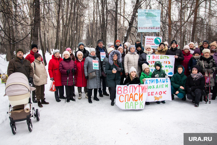 До президента пытались дойти и противники возведения новых корпусов училища олимпийского резерва вблизи парка 50-летия ВЛКСМ. Но безуспешно