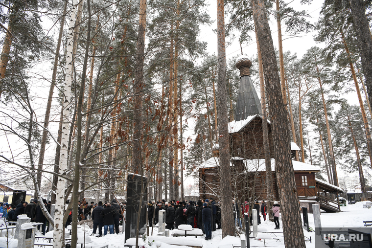 Похоронили Козлова на Северном кладбище в Екатеринбурге