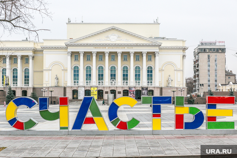 Проблемы в драмтеатре вряд ли принесут счастье всем причастным к сфере культуры