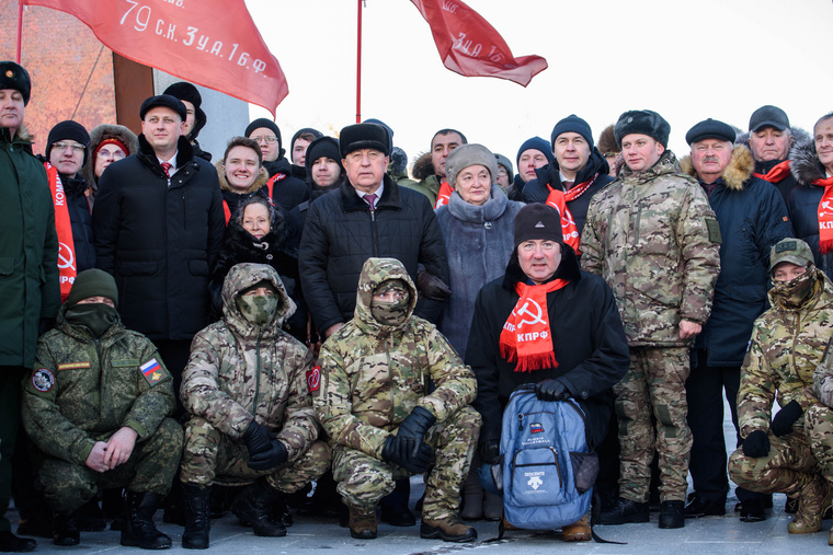 Депутат Госдумы РФ передал гуманитарный груз участникам спецоперации на Украине