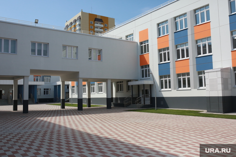 Крупные школы в Тюмени уже несколько лет строят по типовым документам…