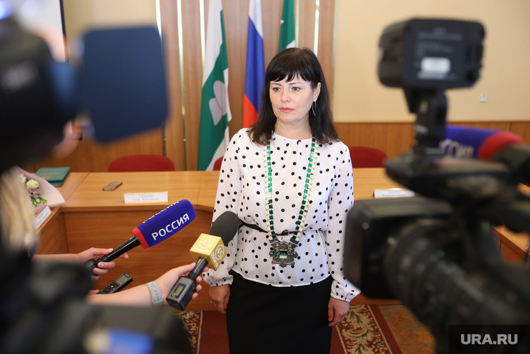 Елена Ситникова была избрана главой города в 2021 году, обойдя Романа Сергеечева
