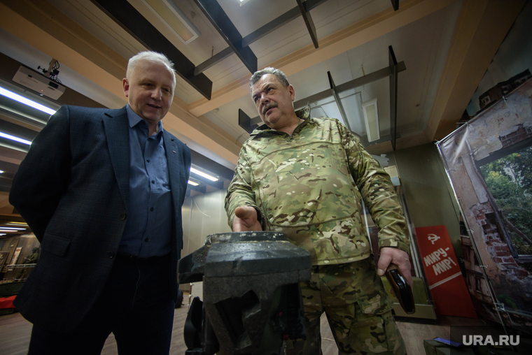 Директор ОДО Андрей Зуев и глава музея Валерий Артемьев (справа)