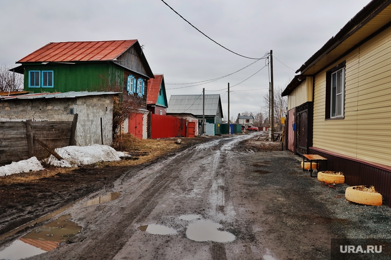 Не все жители СНТ за Кировским мостом торопятся покинуть дома