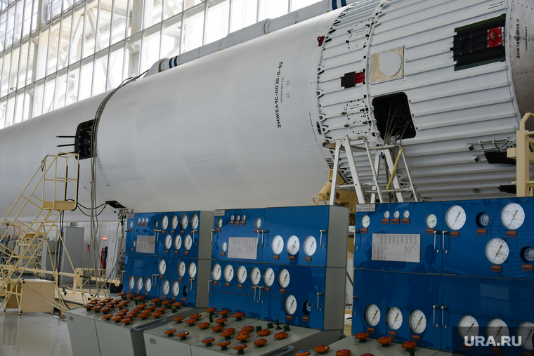 Система диагностики разгонного блока «Ангара-А5» на космодроме «Восточный». Сборка и заправка ступеней ракеты происходит на максимально близком расстоянии к стартовому столу.