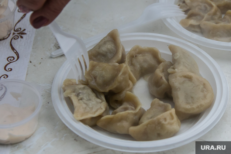 Школьникам пришлись не по вкусу пельмени, которыми их пытаются кормить в столовых