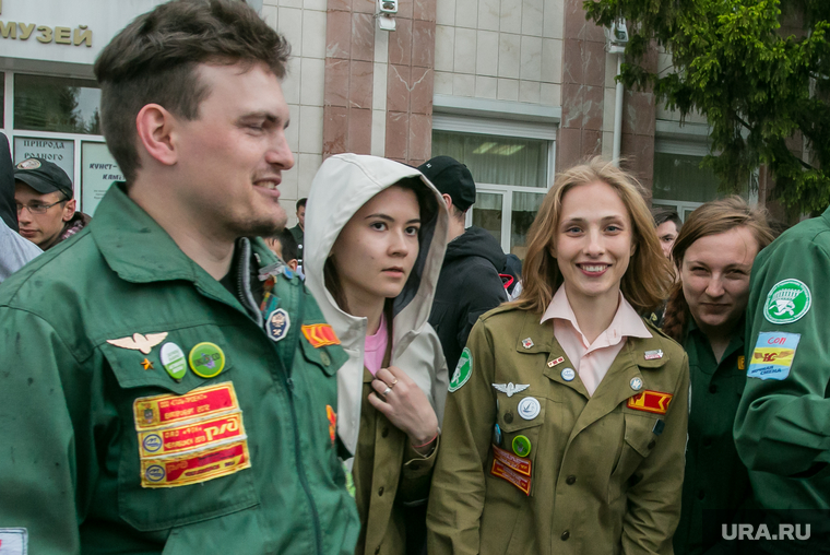 Современная молодежь тоже готова к трудовым подвигам, и все новые стройотрядовцы каждый год едут покорять БАМ