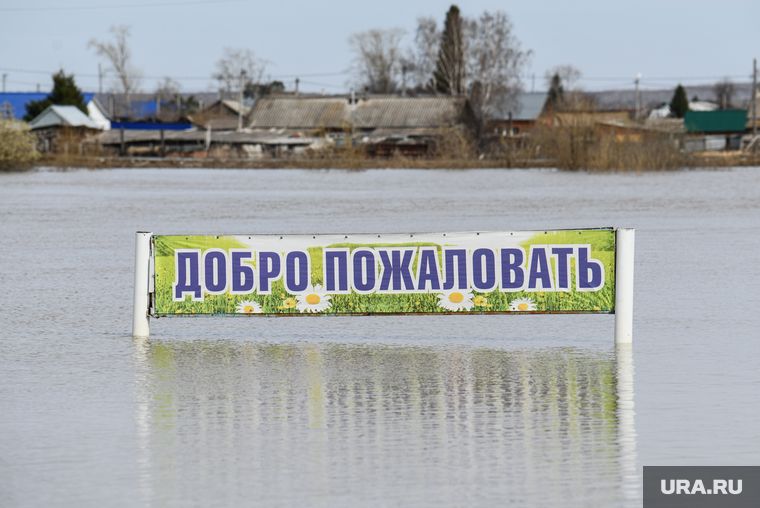 В отрезанные водой поселки Казанского района делегация не поехала