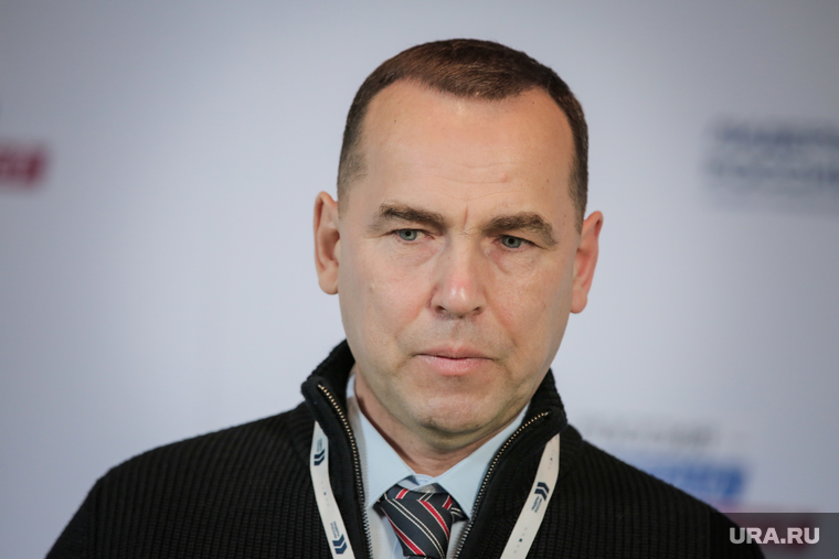 Губернатор Вадим Шумков придумывает меры для стимулирования чиновников оставаться