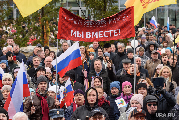 Люди приходили преимущественно коллективами — рабочими, педагогическими, студенческими