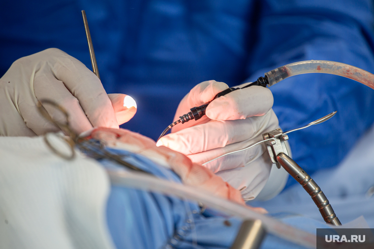 Хирурги пожаловались на некачественные перчатки, которые рвутся во время операции
