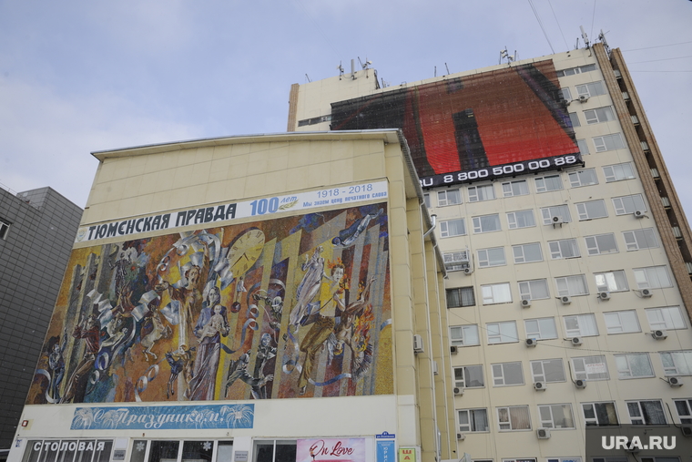 В тюменском Доме печати находится клуб с одноименным названием, которому удалось сохранить и хорошие отношения с артистами, и публику