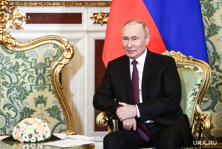 Путин предложил Хамаду бен Ису Аль Халифу обсудить ситуацию, которая складывается на Ближнем Востоке