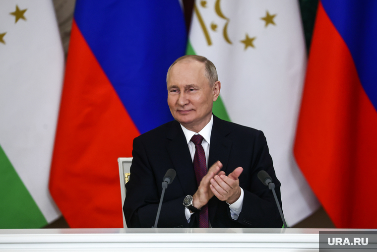 Путин подчеркнул, что нет той награды, которой можно было бы наградить весь народ