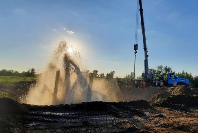 Повреждение водопровода произошло в результате подвижки грунта после паводка