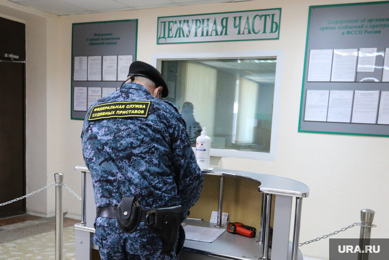 Приставы недовольны руководством